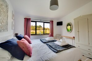 Iron/ironing board, free WiFi, bed sheets - 5 Bed in Briston (oc-1875) (Briston)