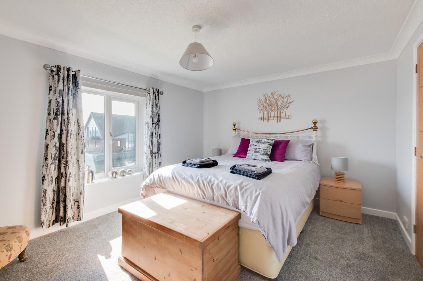 Iron/ironing board, free WiFi, bed sheets