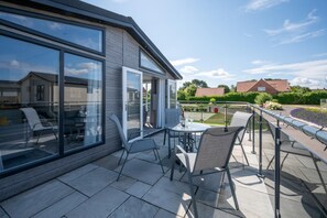 Outdoor dining - 2 Bed in Burnham Market (oc-2335) (Burnham Market)