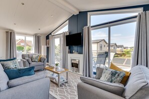 TV - 2 Bed in Burnham Market (oc-2335) (Burnham Market)