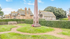 Property grounds - 4 Bed in Holkham (oc-h34081) (Holkham)