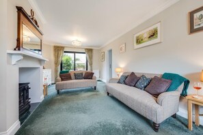 TV - 3 Bed in Holt (oc-2280) (Holt)