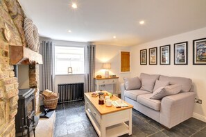 TV, fireplace - 3 Bed in Whitby (oc-w424) (Whitby)