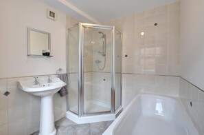 Towels - 3 Bed in Whitby (oc-w424) (Whitby)