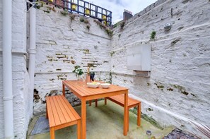 Outdoor dining - 3 Bed in Whitby (oc-w424) (Whitby)