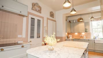 Dishwasher, cookware/dishes/utensils