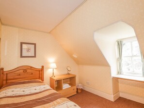 10 bedrooms, individually decorated, individually furnished, free WiFi - Druidaig Lodge (Kyle)