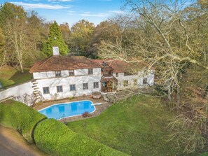 Exterior - 6 Bed in Englefield Green (oc-e34166) (Englefield Green)