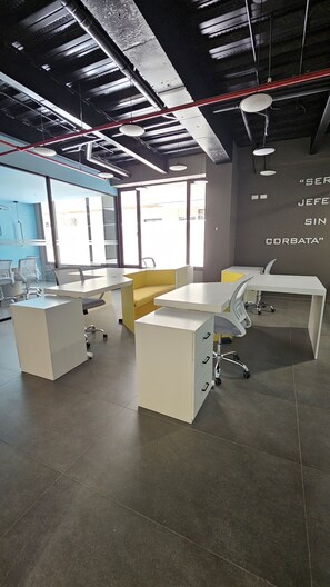 Interior - Business with a view near La Carolina (pichincha)