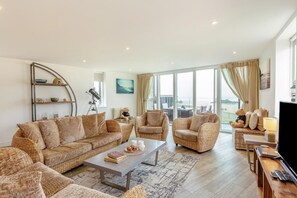 TV - 3 Bed in Perranporth (oc-p00692) (Perranporth)