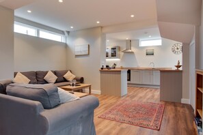 TV - 3 Bed in Shelland (oc-tcsg) (Shelland)