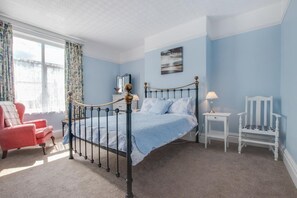 Iron/ironing board, free WiFi, bed sheets - 5 Bed in Runswick (oc-wa326) (Runswick Bay)