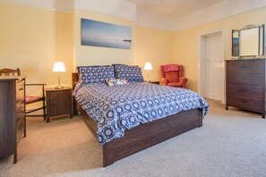 Iron/ironing board, free WiFi, bed sheets - 5 Bed in Runswick (oc-wa326) (Runswick Bay)