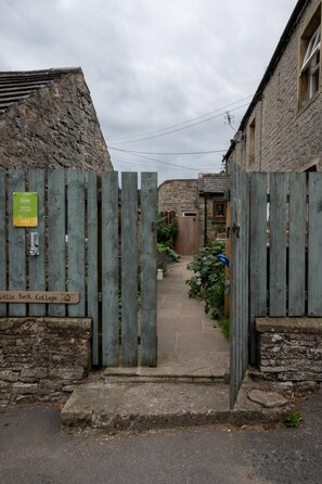Property grounds - 1 Bed in Bellerby (oc-ds363) (Bellerby)