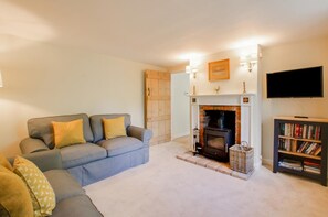 TV, fireplace - 3 Bed in Yoxford (oc-bmy) (Yoxford)