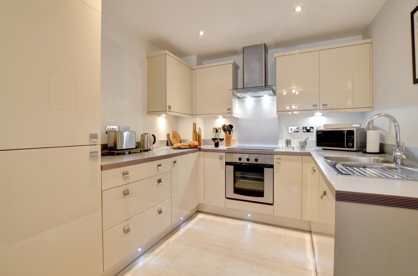 Microwave, oven, dishwasher, cookware/dishes/utensils