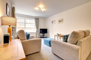 TV - 1 Bed in Whitby (oc-w426) (Whitby)