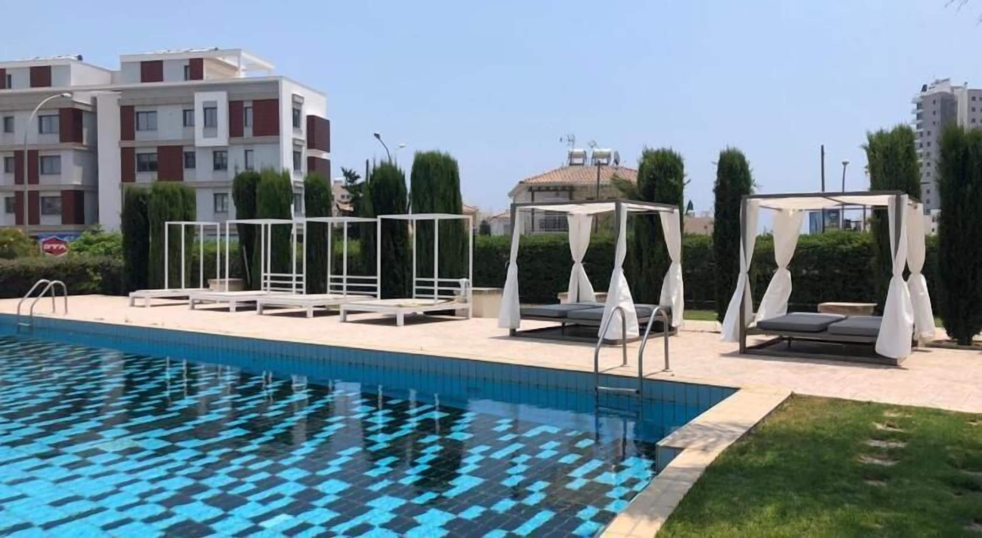 Indoor pool, 2 outdoor pools