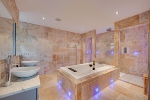 Hair dryer, towels - 5 Bed in Scalby (oc-sa871) (Scalby)