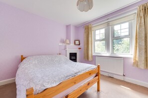 3 bedrooms, iron/ironing board, travel crib, free WiFi - 3 Bed in Littlestone (oc-bt009) (Littlestone)