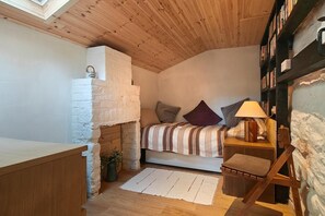 واي فاي مجانًا وملاءات أسرّة