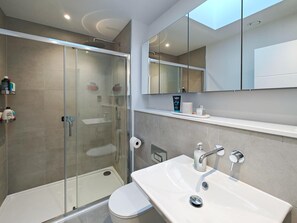 Hair dryer, towels - 3 Bed in Constantine Bay (oc-t34218) (Constantine Bay)