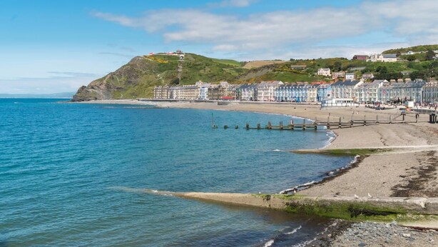 Beach - 3 Bed in Aberaeron (oc-bow315) (Bethania)