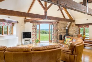 TV, fireplace - 4 Bed in Wadebridge (oc-t34227) (Saint Issey)