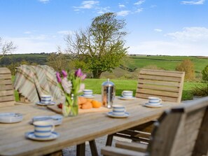 Outdoor dining - 4 Bed in Wadebridge (oc-t34227) (Saint Issey)