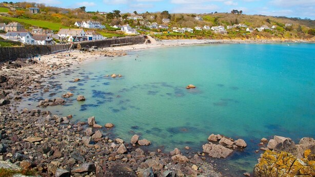 A coastal town with a rocky beach, clear turquoise waters, and houses on the hillside. - 3 Bed in Nr St. Keverne (oc-tremen) (Saint Keverne)