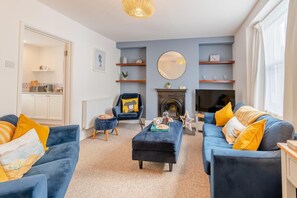 TV - 2 Bed in Tenby (oc-pw1031) (Tenby)