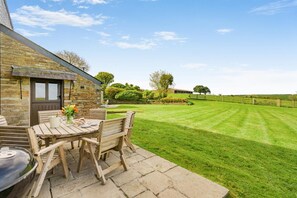 Outdoor dining - 3 Bed in Wadebridge (oc-m34228) (Saint Issey)