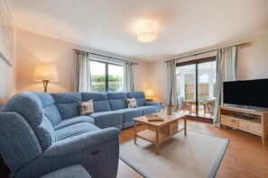 TV - 3 Bed in St. Merryn (oc-p00700) (Saint Merryn)