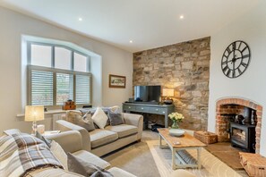 TV, fireplace - 2 Bed in Selside (oc-ds1067) (Selside)