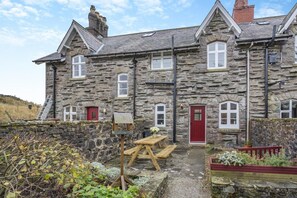 Outdoor dining - 2 Bed in Selside (oc-ds1067) (Selside)