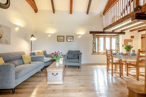 TV, fireplace - 2 Bed in Wadebridge (oc-t34229) (Saint Issey)