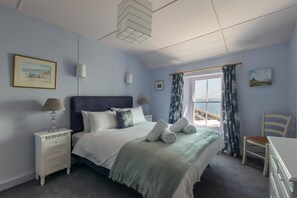 Travel crib, free WiFi, bed sheets - 5 Bed in Mousehole (oc-kellan) (Mousehole)