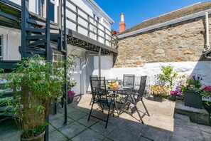 Outdoor dining - 5 Bed in Mousehole (oc-kellan) (Mousehole)