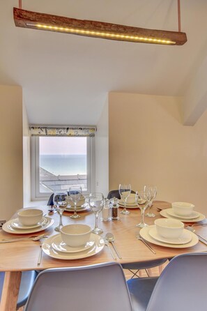 Dining - 2 Bed in Barmouth (oc-bow52) (Llanaber)