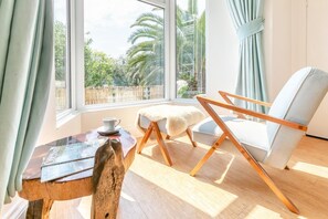 TV - 4 Bed in St. Ives (oc-brhous) (St Ives)
