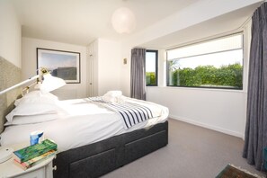 Iron/ironing board, travel cot, free WiFi, bed sheets - 4 Bed in Trevone (oc-p00696) (Trevone)