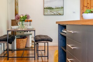 Interior - 2 Bed in Tresarrett (oc-b34255) (Blisland)