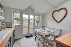 Dining - 2 Bed in Knapton (oc-1883) (Knapton)