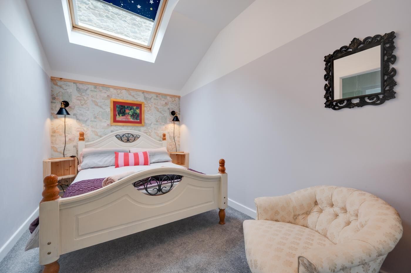 Iron/ironing board, free WiFi, bed sheets