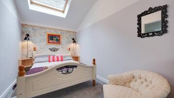Iron/ironing board, free WiFi, bed sheets