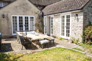 Outdoor dining - 4 Bed in Osmington (oc-l34027) (Osmington)