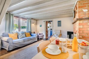 Dining - 2 Bed in Sheringham (oc-2310) (Sheringham)