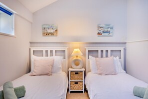 Iron/ironing board, free WiFi, bed sheets - 2 Bed in Sheringham (oc-2310) (Sheringham)