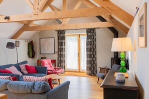 TV, fireplace - 3 Bed in Loddiswell (oc-t34185) (Loddiswell)
