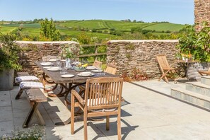 Outdoor dining - 3 Bed in Loddiswell (oc-t34185) (Loddiswell)